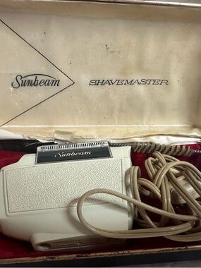 Vintage Sunbeam Shavemaster Electric Shaver in Cream